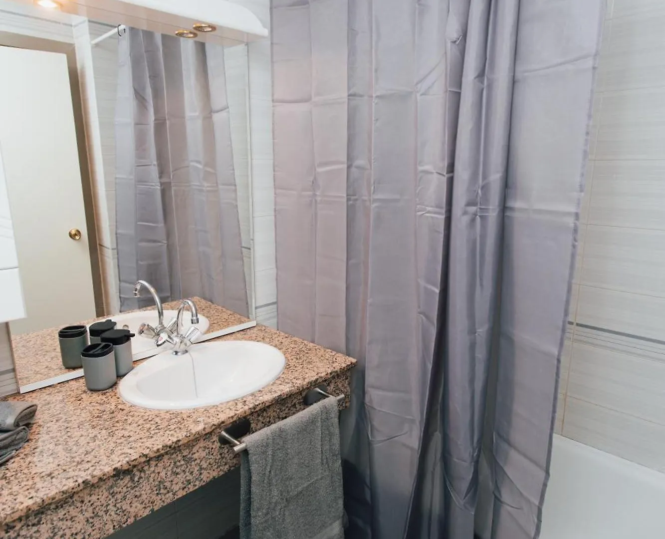 Seaview 3 Room Apartment 8 Pax Wifi Cambrils 0*,  Spain